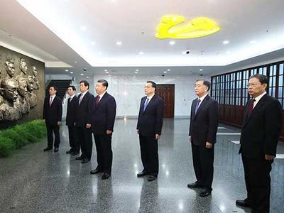 习近平同中央政治局常委集体瞻仰中共一大会址