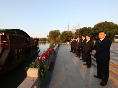 习近平等到浙江嘉兴瞻仰南湖红船|南湖红船|南