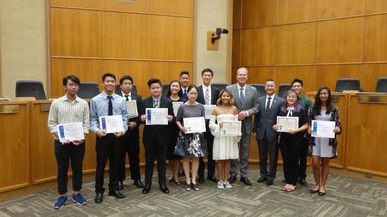2017圣地亚哥亚太裔市长奖共有6名华人学生获奖。（图：美国《世界日报》）