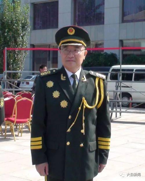 张光东曾任石家庄陆军指挥学院副院长，少将军衔