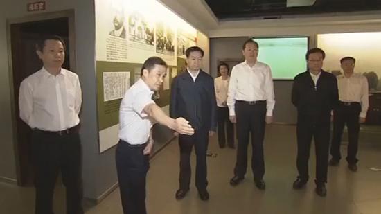 11月2日下午,中共中央政治局委员、广东省委书记李希瞻仰中共三大会址纪念馆。