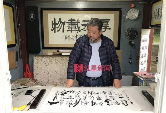 东北老汉痴迷李白 抛家舍业11年独守偶像四川故居