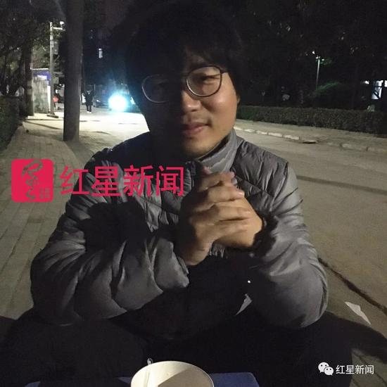▲接受红星新闻采访的葛宇路 图片来源:红星新闻
