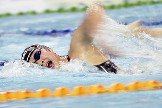 15岁少女再破世界青年纪录 中国泳坛有耀眼双子星