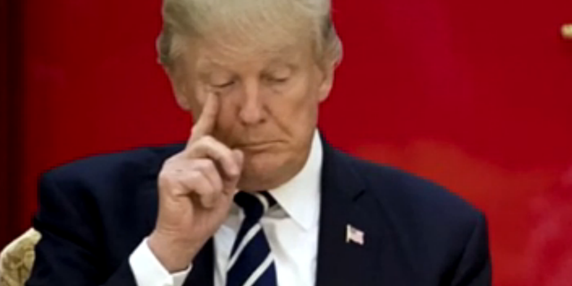 Trump访越晚宴显疲态：眼睛都要睁不开了