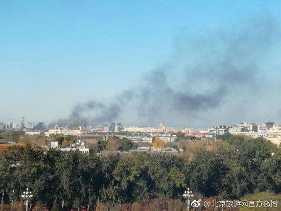 北京二环鼓楼附近发生火情 现场浓烟滚滚(图)|