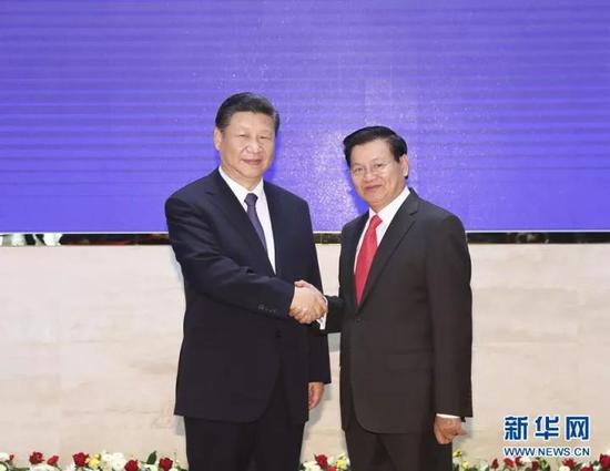 习近平与老挝总理通伦