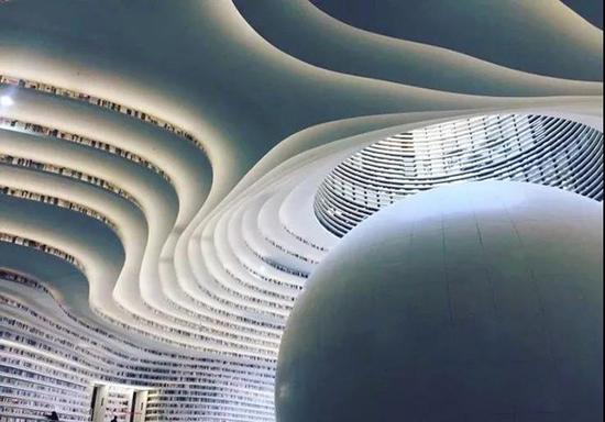 天津滨海图书馆34层书山刷屏网络:将放130万册书