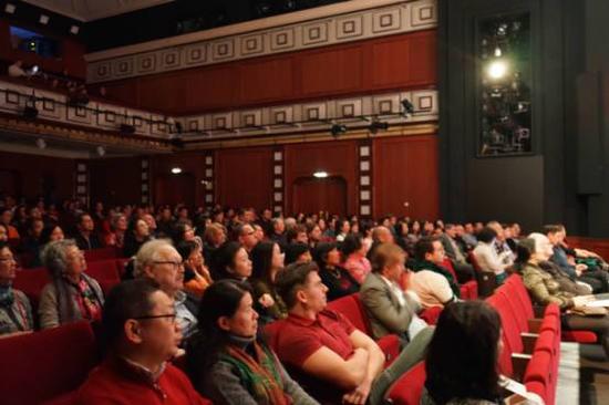 现场观看的观众