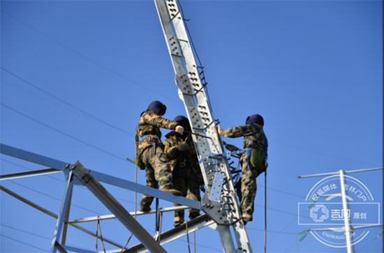 高压线横穿中学校区 供电公司:月底前拆除完毕