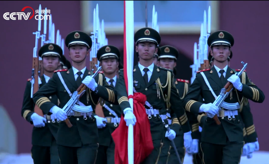 国旗护卫队训练视频曝光 这才是中国的男神天团！