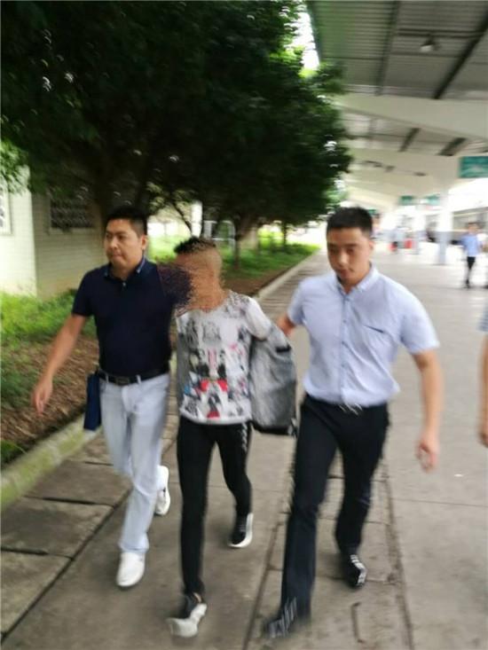 男子按完摩持玩具手枪抢劫 民警99个小时将其抓获