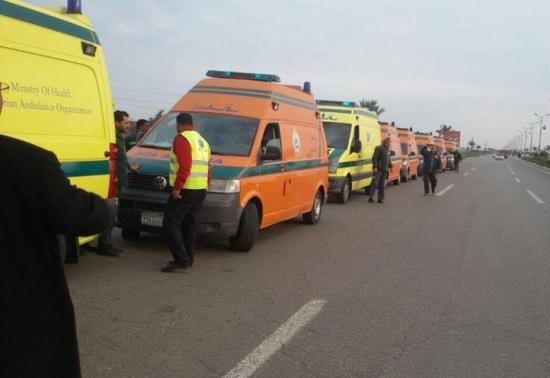 多辆救护车在场协助。