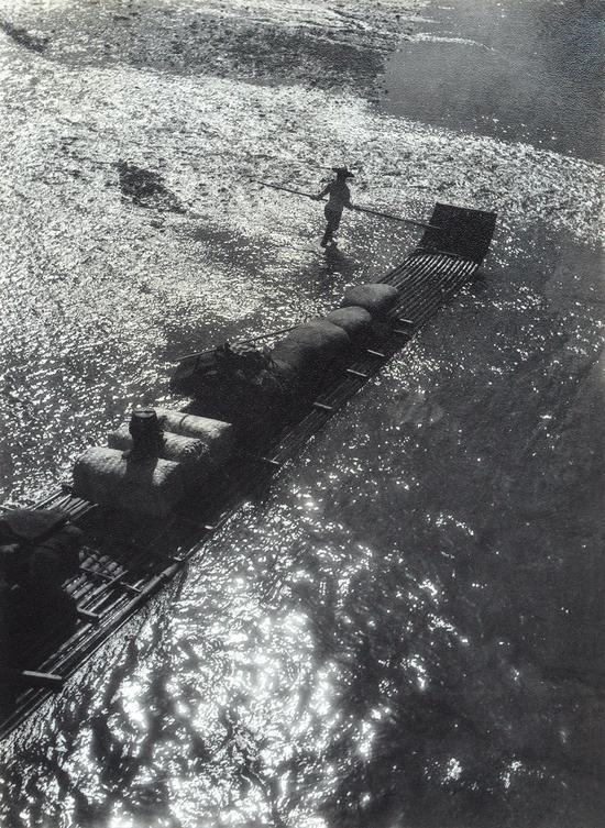 《金波泛筏》1930年，浙江嵊县，郎静山摄