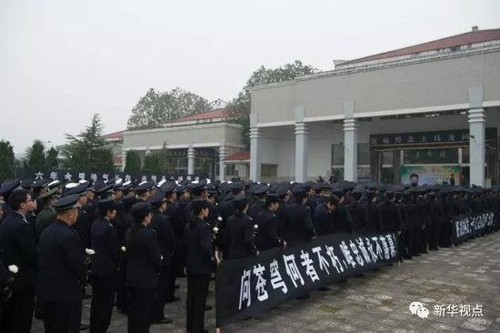 遭遇车祸 这位民警推开战友和犯罪嫌疑人自己牺牲