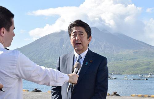 安倍晋三26日在鹿儿岛县宣布将参加自民党总裁选举(法新社)