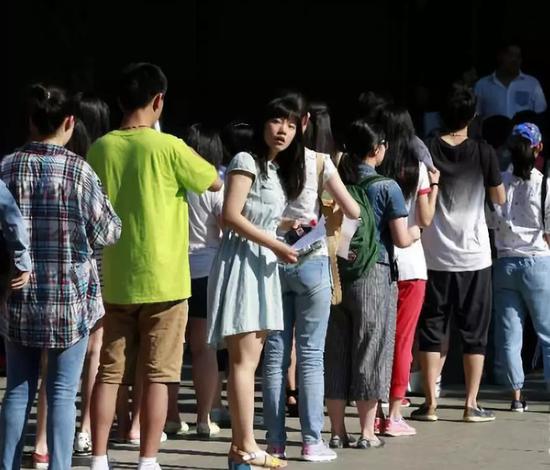 某高校自主招生考试现场。图文无关。 图/新华社