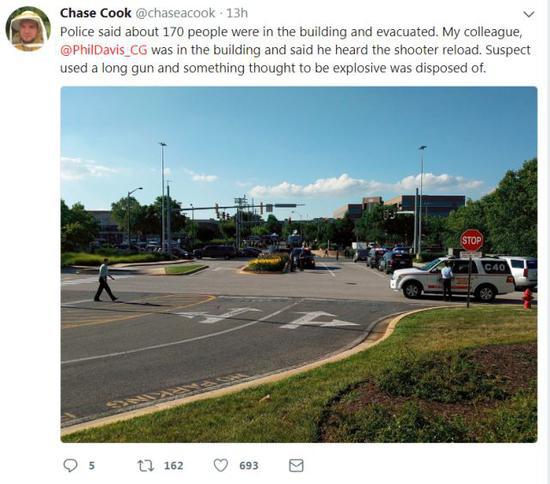 ▲警方称,枪击案发生时,大约有170人在楼内,目前已安全撤离。枪手在这起事件中使用了“长枪”,我的同事戴维斯当时在楼里,他听到了枪手开枪的声音。
