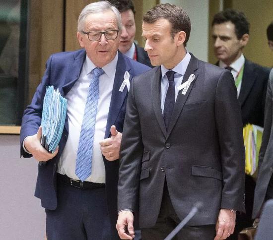 ▲欧盟委员会主席容克与法国总统马克龙。