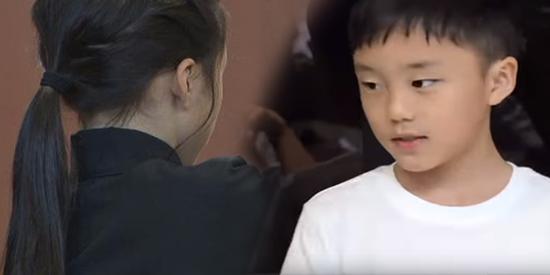 视频：日本小男孩留3年长发 送给病人做假发