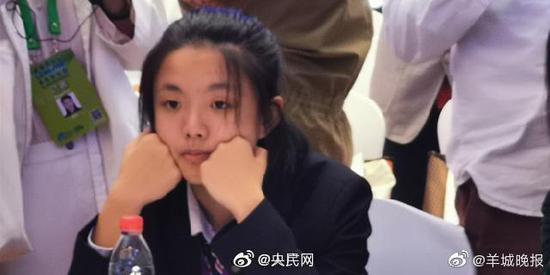 「旋乐吧spin808」3名黑衣恶徒香港街头抢劫 韩国游客遭抢14块名表