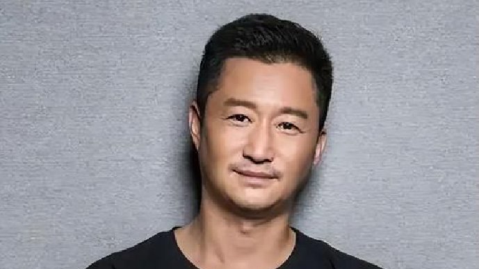 吴京路演脸现慢回弹本人幽默回应