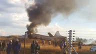 南非一架70年老飞机坠毁 机上19人全部奇迹生还