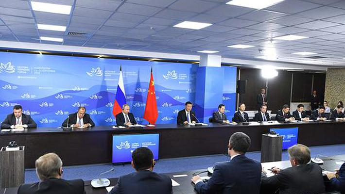 习近平和普京共同出席中俄地方领导人对话会