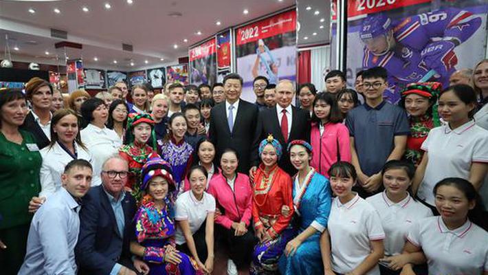 习近平和俄罗斯总统普京共同访问“海洋”全俄儿童中心