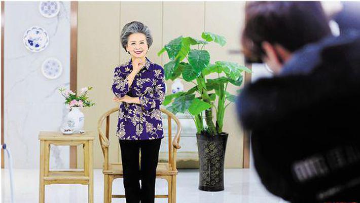 找回年轻时的感觉 72岁的杭州阿姨当起“网模”