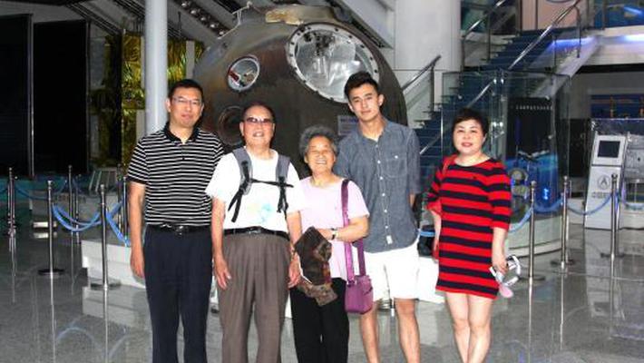 “改嫁后妈”为供继子留学卖房：爱是春风暖三家