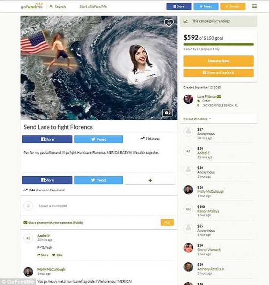 美国男子专门前往飓风登陆地 举国旗半裸站立(图)