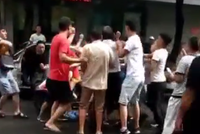 捉谣记|裸男当街抢小孩？同一视频曾被十余地网警辟谣