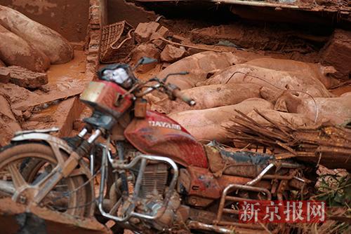 四川宜宾暴雨引发山洪致6人失联 通讯中断(图)
