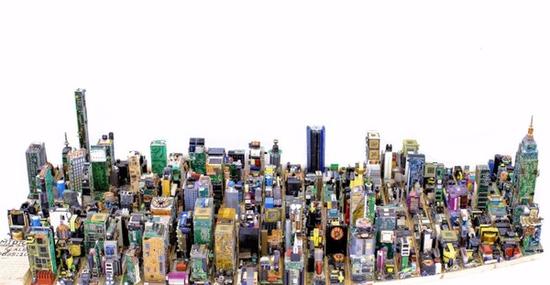 耗时3个月！17岁艺术家把电子垃圾打造成曼哈顿中
