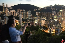 香港市民看日落