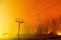 美加州山火肆虐