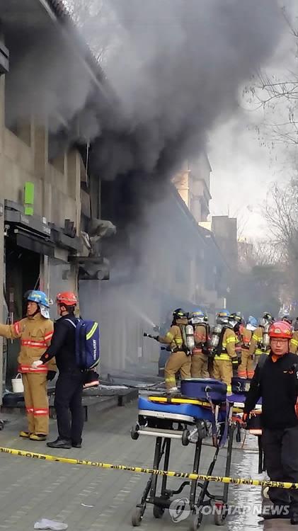 图为发生瓦斯爆炸的咖啡馆（韩联社）