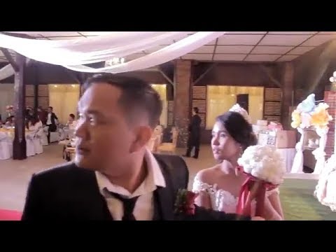 视频：菲律宾新人婚礼举行一半台风突袭 浪漫爱情片