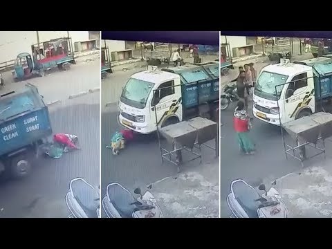 视频：女子路边祈祷时被垃圾车撞倒卷入车底 数秒后