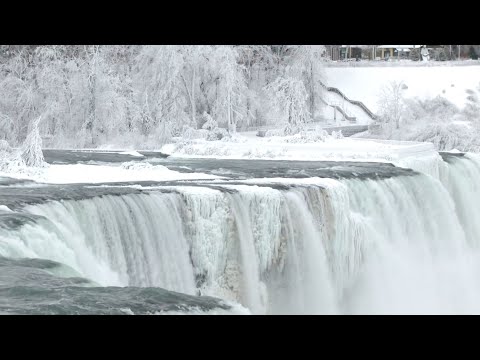 视频：美哭！尼亚加拉大瀑布部分结冰恍若仙境
