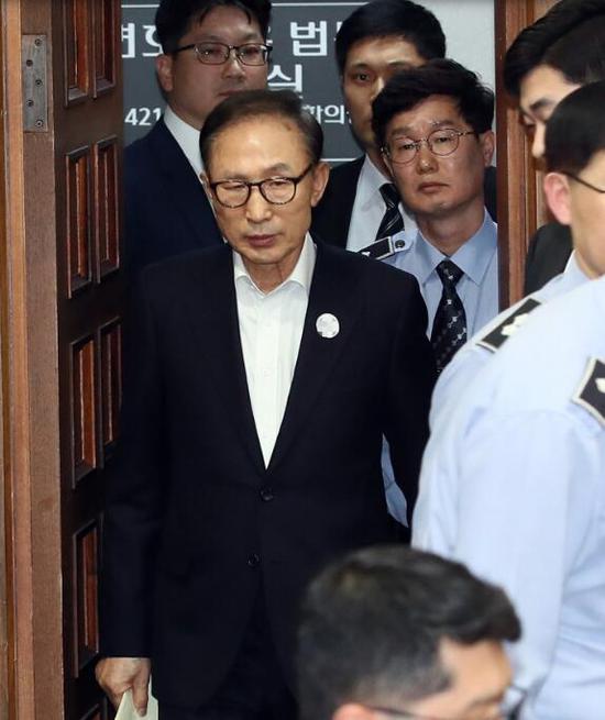 图注：韩国前总统李明博出庭受审