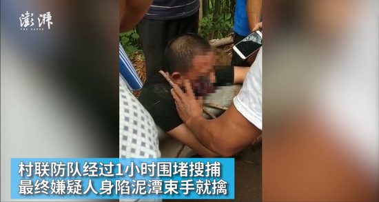 视频：盗窃被抓遭捆绑，男子下跪求村民放过