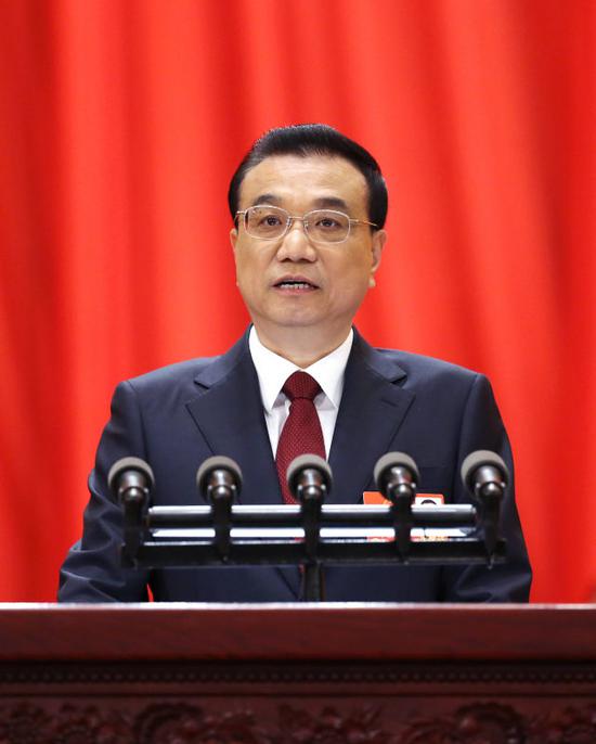 ↑3月5日,李克强总理代表国务院在十三届全国人大一次会议上作《政府工作报告》。新华社记者 姚大伟 摄