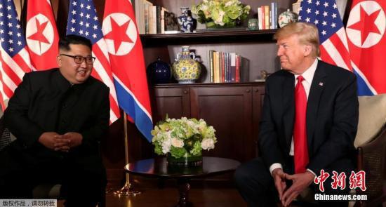 图为6月12日,金正恩与川普会晤现场。