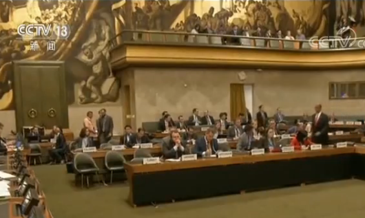视频：叙利亚主持联合国会议 美国代表摔椅子离场