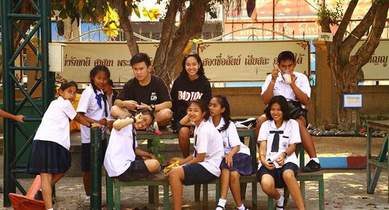 泰媒：泰国出台“学生行为准则” 禁学生拥抱接吻
