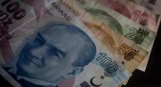 ▲今年以来，土耳其货币里拉贬值了将近45%。（盖帝图像）
