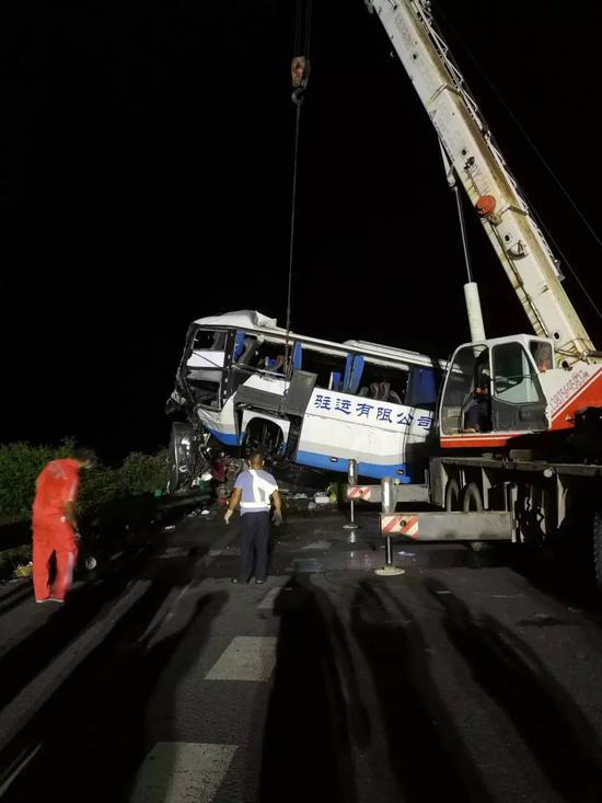 京港澳致18死车祸尸检鉴定完成 遇难者身份已辨认