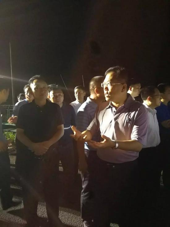 △6月29日晚上，衡阳市副市长、公安局长胡志文第一时间赶赴事故现场指挥救援